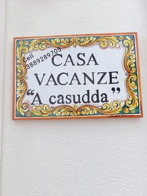 Certificato, attestato, insegna o altro documento esposto da A casudda
