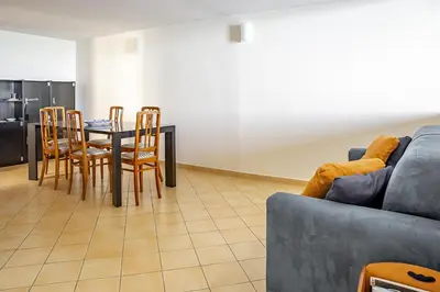 Area soggiorno di Duplex sul porto grande by Wonderful Italy