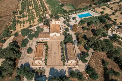 Piscina di Borgo Vita Novella Resort o nelle vicinanze