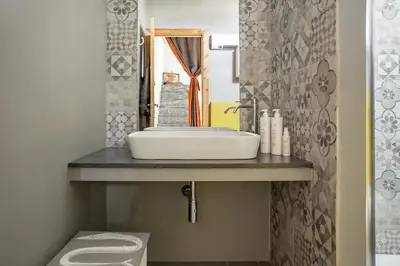 Bagno di Casa Keller con Terrazza by Wonderful Italy