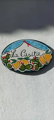 Certificato, attestato, insegna o altro documento esposto da La Casita