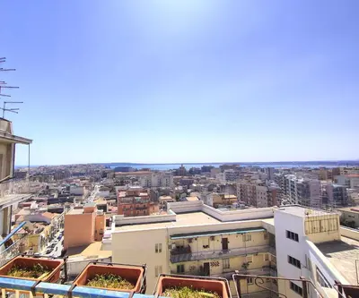 Vista generica su Siracusa o vista sulla città dall'interno della stanza in casa privata