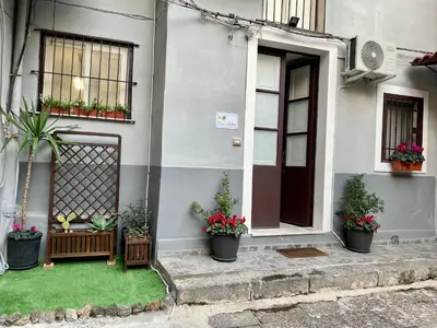 Giardino di GuestHost - Casa Alchisi - Teatro Romano Cozy Apartment
