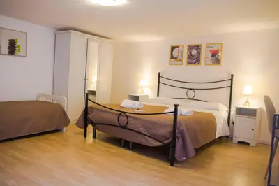 Letto o letti in una camera di GuestHost - Casa Alchisi - Teatro Romano Cozy Apartment