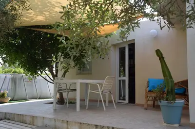 Giardino di Casa vacanze FELICI IN 2 - Santa Maria del Focallo - Ispica