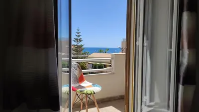 Vista generica sul mare o vista sul mare dall'interno dell'appartamento