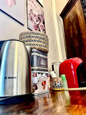 Set per la preparazione di tè e caffè presso Palazzo Zappata luxury room Noto centro