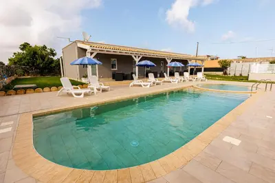 Piscina di Perladelmare o nelle vicinanze
