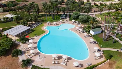 Piscina di VOI Arenella Resort o nelle vicinanze