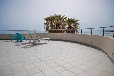 Vista generica sul mare o vista sul mare dall'interno dell'appartamento