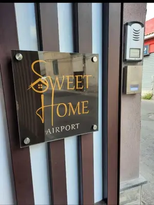 Certificato, attestato, insegna o altro documento esposto da Sweet Home Airport