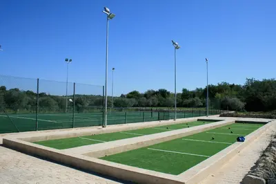 Attività di tennis o squash presso l'hotel o nelle vicinanze
