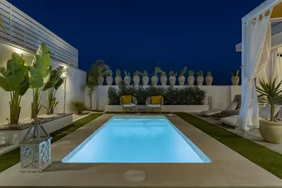 Piscina di Casa un Tocco di Blu con piscina privata o nelle vicinanze