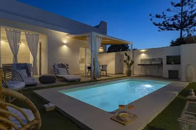 Piscina di Casa un Tocco di Blu con piscina privata o nelle vicinanze