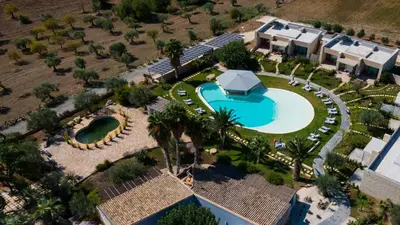 Piscina di Cambiocavallo Resort o nelle vicinanze