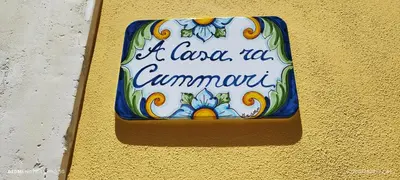 Certificato, attestato, insegna o altro documento esposto da A casa ra cummari