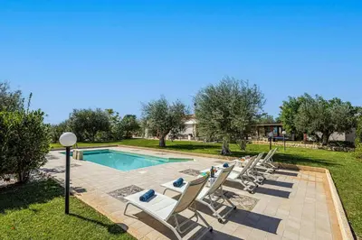 Piscina di Villa Marzallo by Villa Plus o nelle vicinanze