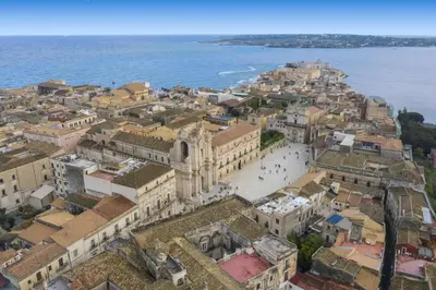 Vista generica sul mare o vista sul mare dall'interno della villa