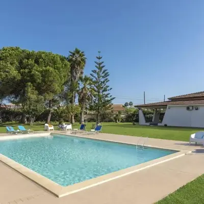 Villa Rosanna by Villa Plus