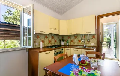 Cucina o angolo cottura di 3 Bedroom Cozy Home In Noto