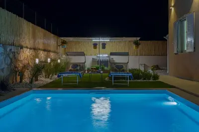 Piscina di Villa Shamsi - heated pool and beach at 70mt o nelle vicinanze