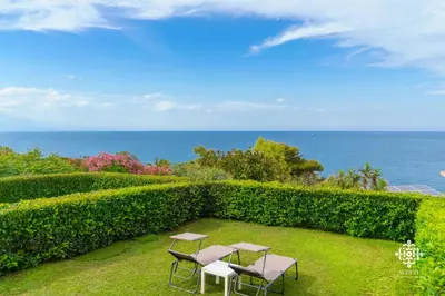 Paesaggio naturale nelle vicinanze della villa