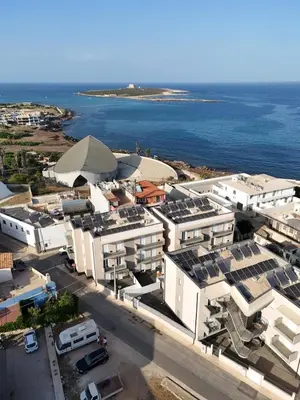 Vista generica sul mare o vista sul mare dall'interno dell'appartamento