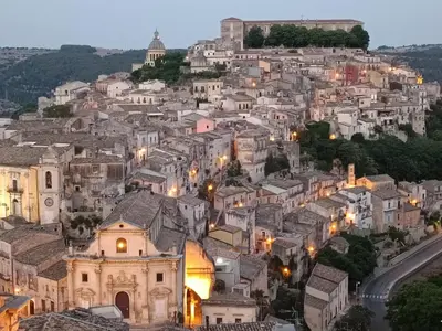 Vista generica su Ragusa o vista sulla città dall'interno della casa vacanze