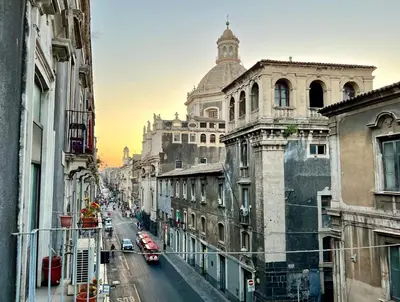 Vista generica su Catania o vista sulla città dall'interno dell'appartamento