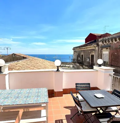 Vista generica sul mare o vista sul mare dall'interno della casa vacanze