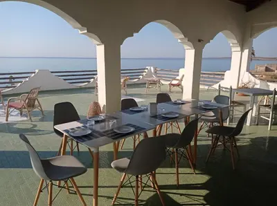 Vista generica sul mare o vista sul mare dall'interno dell'affittacamere