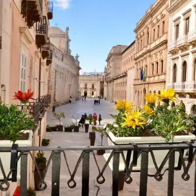 Casa dei Leoni Balcony on Piazza Duomo Ortigia
