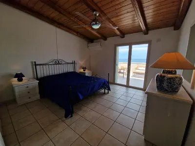 Letto o letti in una camera di Villa Daniela - Villa con piscina privata e discesa a mare tra Catania e Siracusa