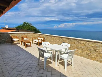 Paesaggio naturale nelle vicinanze della villa