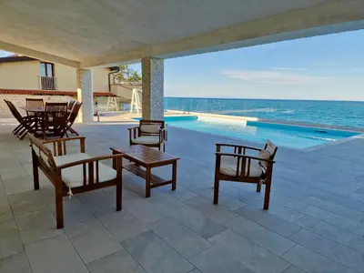Piscina di Villa Daniela - Villa con piscina privata e discesa a mare tra Catania e Siracusa o nelle vicinanze