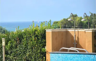 Piscina di Beautiful Home In Pozzallo Rg o nelle vicinanze