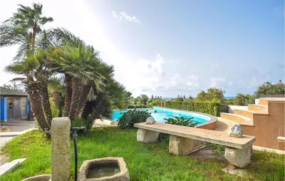 Piscina di Beautiful Home In Pozzallo Rg o nelle vicinanze