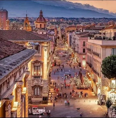 Vista generica su Catania o vista sulla città dall'interno dell'appartamento