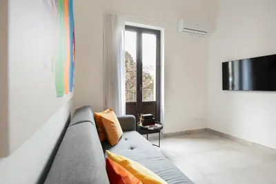 TV o dispositivi per l'intrattenimento presso B Sicilian Charming Stay Design Apartment