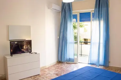 TV o dispositivi per l'intrattenimento presso Light Blue town center apt