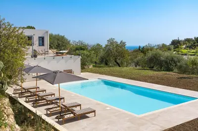 Piscina di Casa Tancredi o nelle vicinanze
