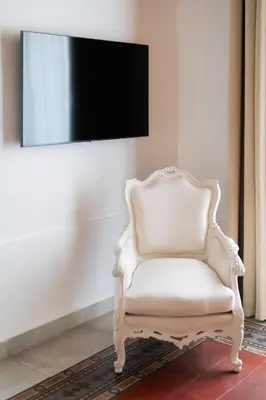 TV o dispositivi per l'intrattenimento presso B. Sicilian Charming Stay Historical Suite