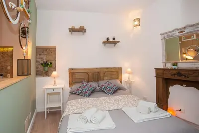 Letto o letti in una camera di Homes4Holidays - Artistic Nest