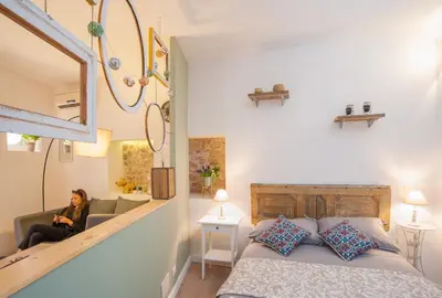 Letto o letti in una camera di Homes4Holidays - Artistic Nest