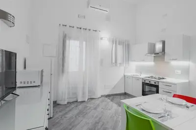 Cucina o angolo cottura di Modern duplex with balcony by Wonderful Italy