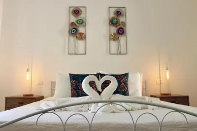 Letto o letti in una camera di Terrace- Walk to Porta Reale and Cafes - La Casa della Pietra - Near Wine Tasting
