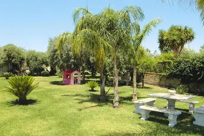 Giardino di Holiday Home Floridia with Pool near Beach