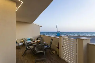 Vista generica sul mare o vista sul mare dall'interno della casa vacanze