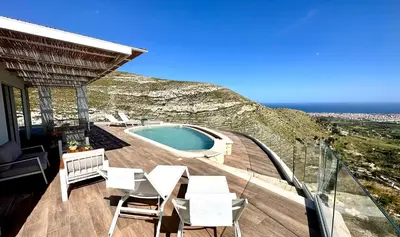 Paesaggio naturale nelle vicinanze della villa