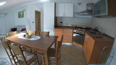 Cucina o angolo cottura di Villa Mora on two levels 50 meters from the sea - wi-fi